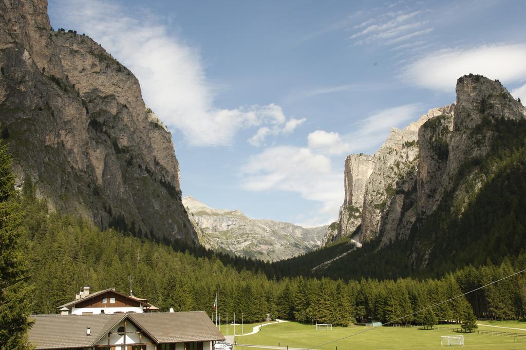 Hotel Val Sëlva Buitenkant foto